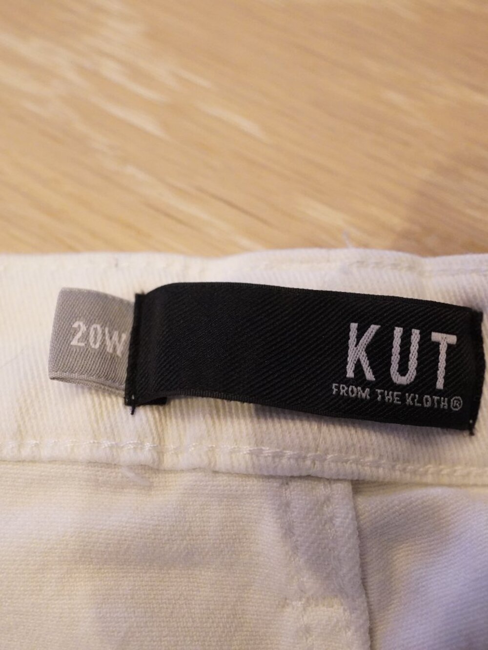 KUT from the Kloth White Denim Preppy Coastal Shorts Women’s 20W Stretch Summer - Picture 3 of 4